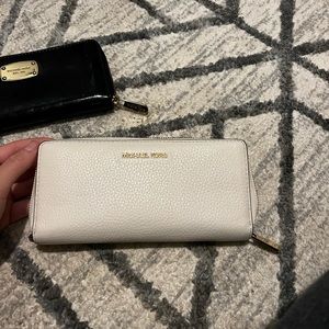 White leather michael kors wallet